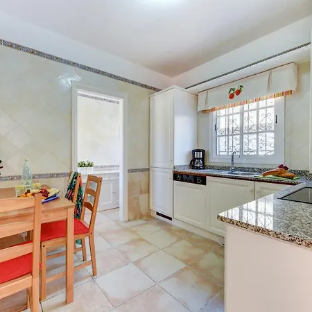 Aloe Con Piscina Climatizada, Playa Fanabe, *