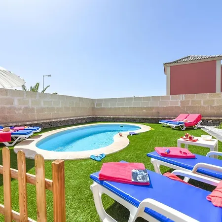 Vakantiehuis Aloe Con Piscina Climatizada, Playa Fanabe, *